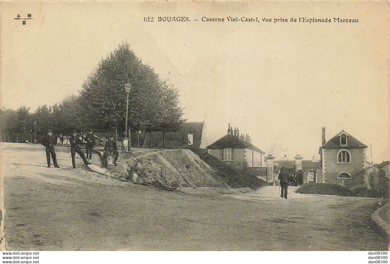 18 BOURGES CASERNE VIEL CASTEL VUE PRISE DE L'ESPLANADE MARCEAU - Kasernen