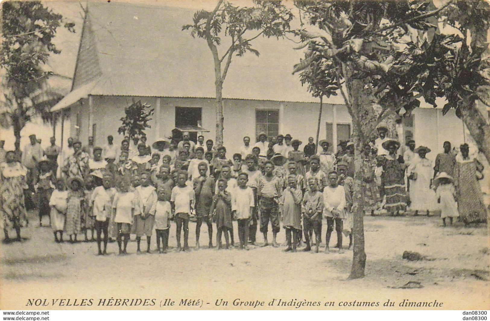 NOUVELLES HEBRIDES ILE METE UN GROUPE D'INDIGENES EN COSTUMES DU DIMANCHE - Vanuatu