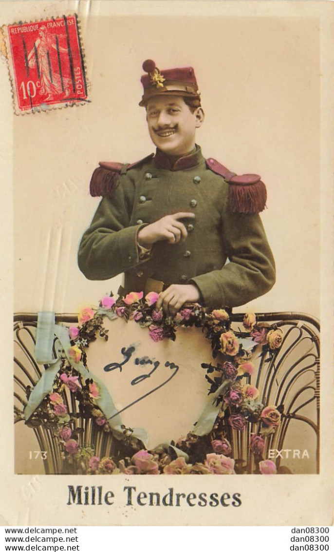 MILLE TENDRESSES SOLDAT A GROSSE MOUSTACHE SOURIANT - Hommes