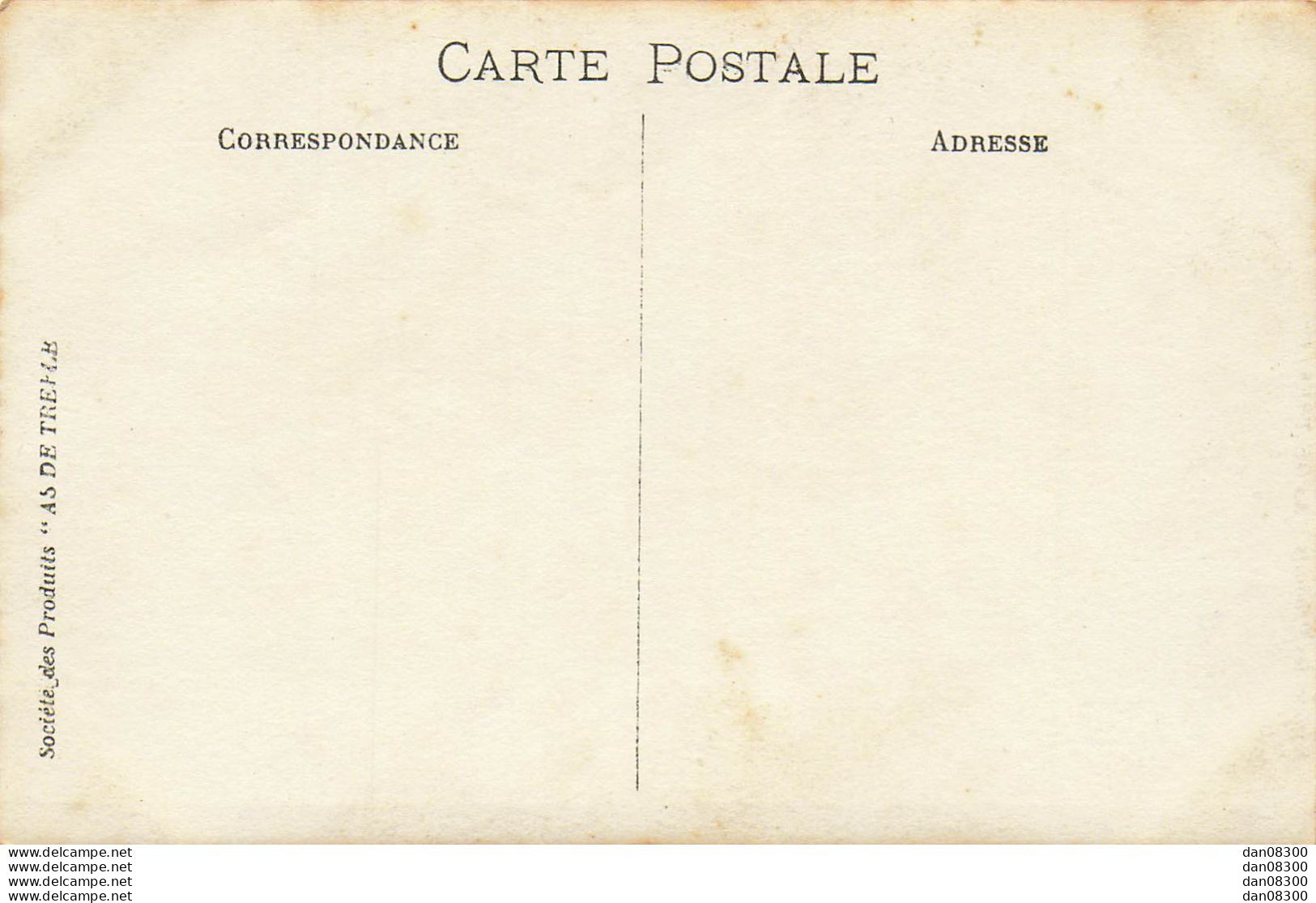 CARTE PHOTO NON IDENTIFIEE REPRESENTANT UN HOMME EN TABLIER AVEC UN GRAND COUTEAU MAGASIN ALIMENTAIRE CHARPENTIER - A Identifier