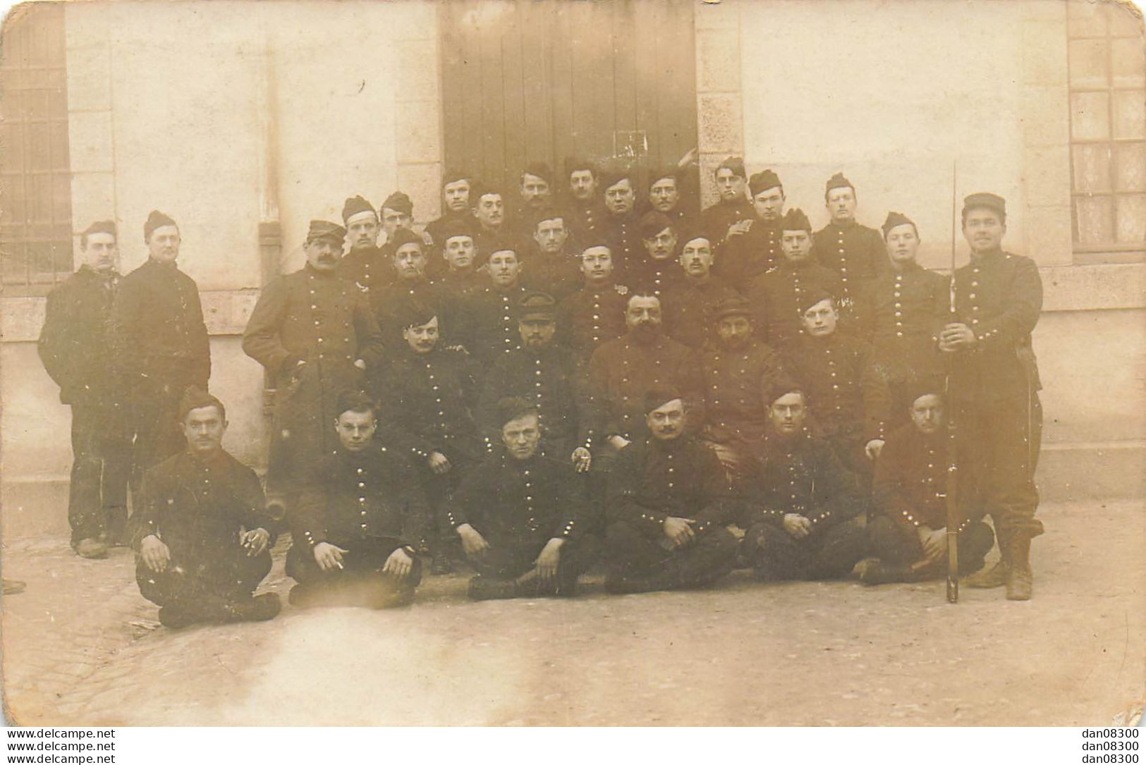 CARTE PHOTO NON IDENTIFIEE REPRESENTANT UNE SECTION DE SOLDATS PHOTO GUILLEMINOT PARIS - A Identifier