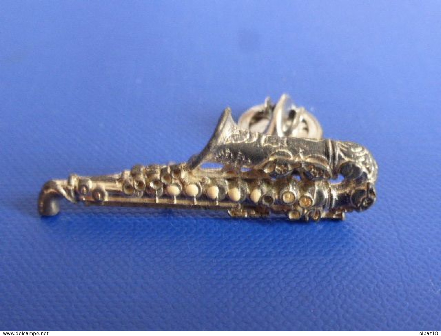 Pin's Saxophone Saxo - Instrument De Musique - En Relief (SE24) - Musique