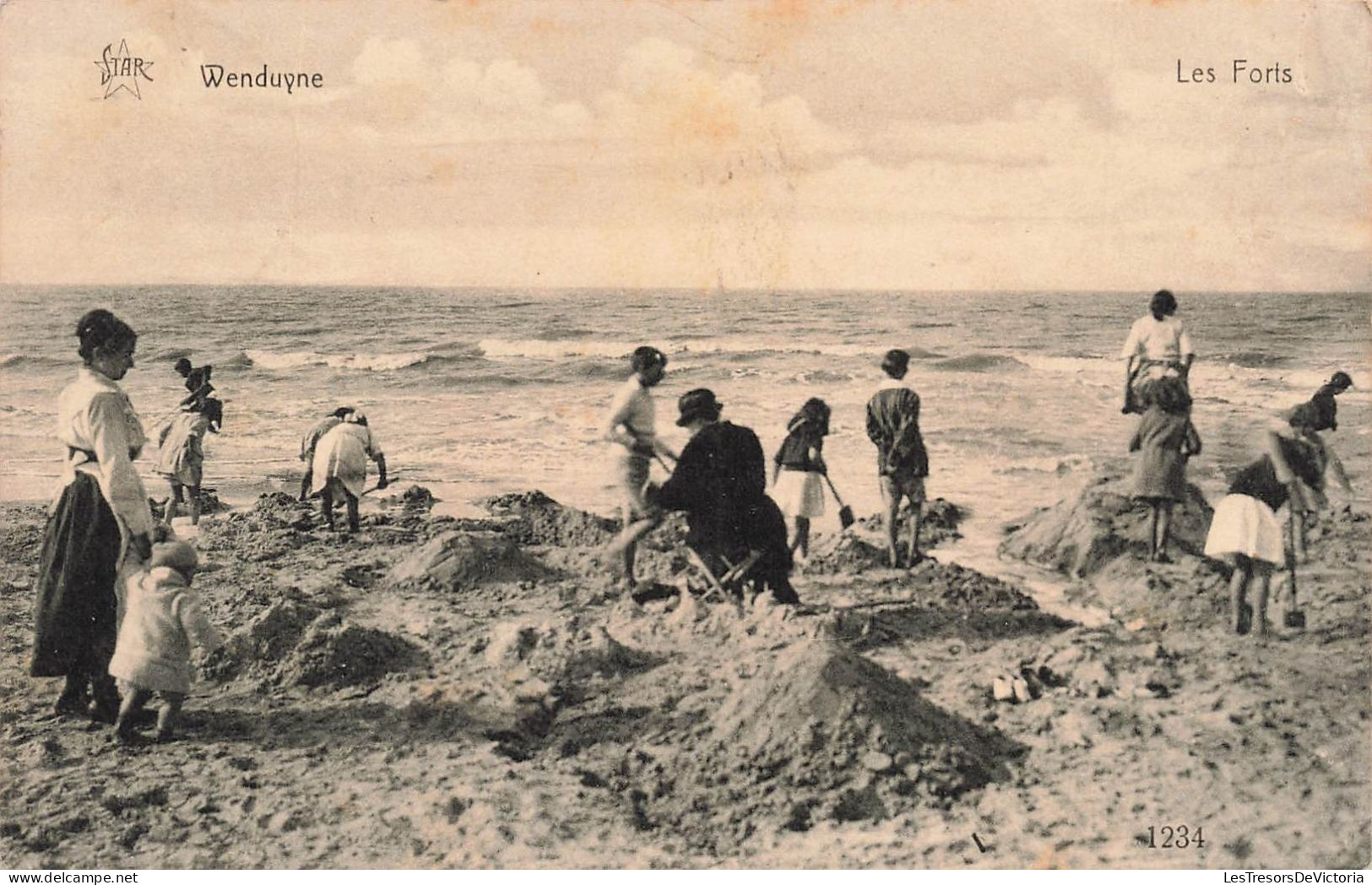 BELGIQUE - Wenduine - Les Forts Sur La Plage - Animé - Carte Postale Ancienne - Wenduine