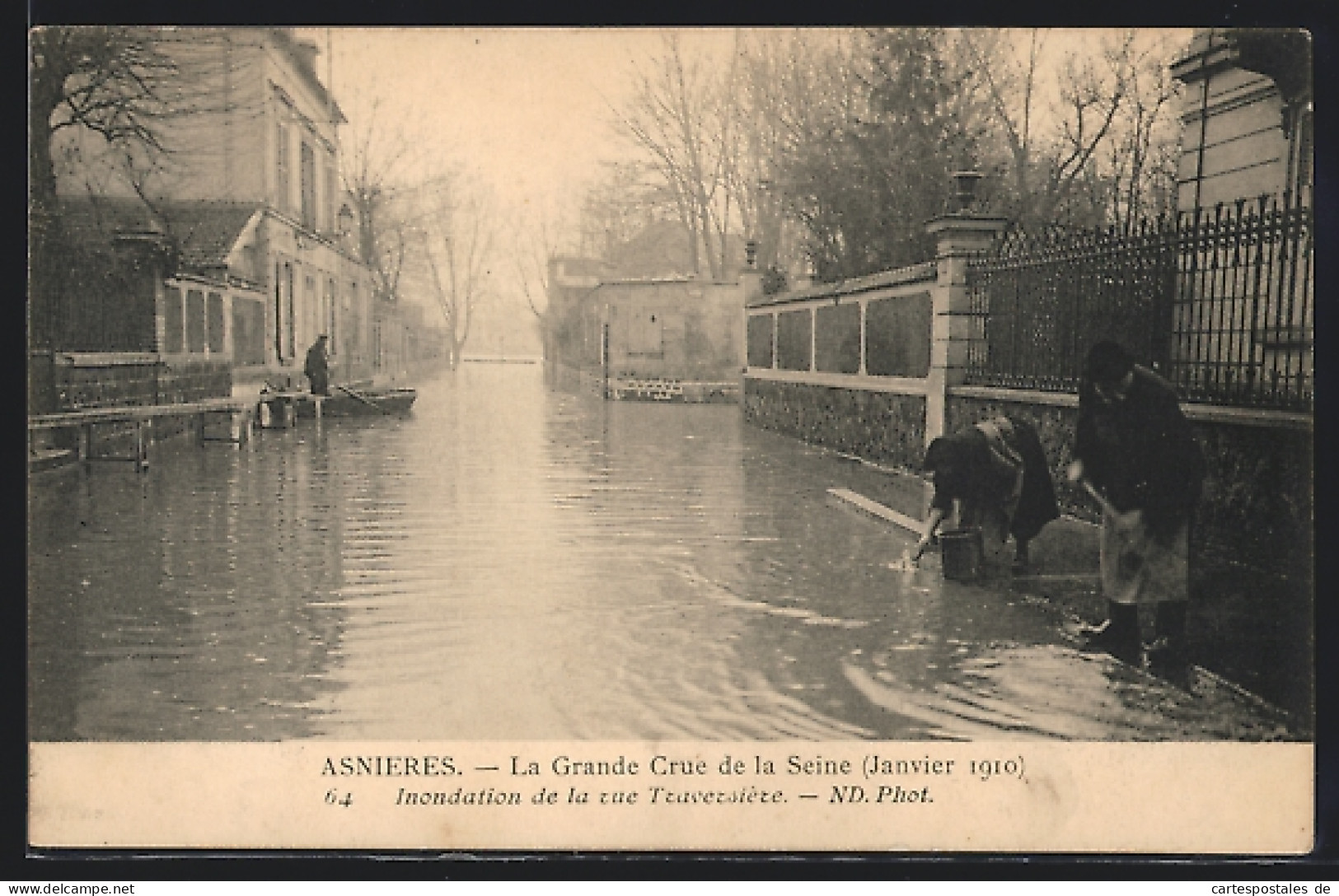 AK Asnières, Crue De La Seine 1910, La Rue Traversiere  - Überschwemmungen