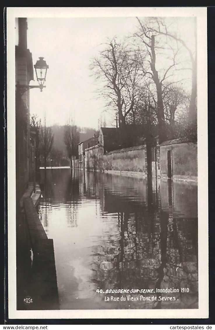 AK Boulogne-sur-Seine, Inondation 1910, La Rue Du Vieux Pont De Sevres  - Inondations