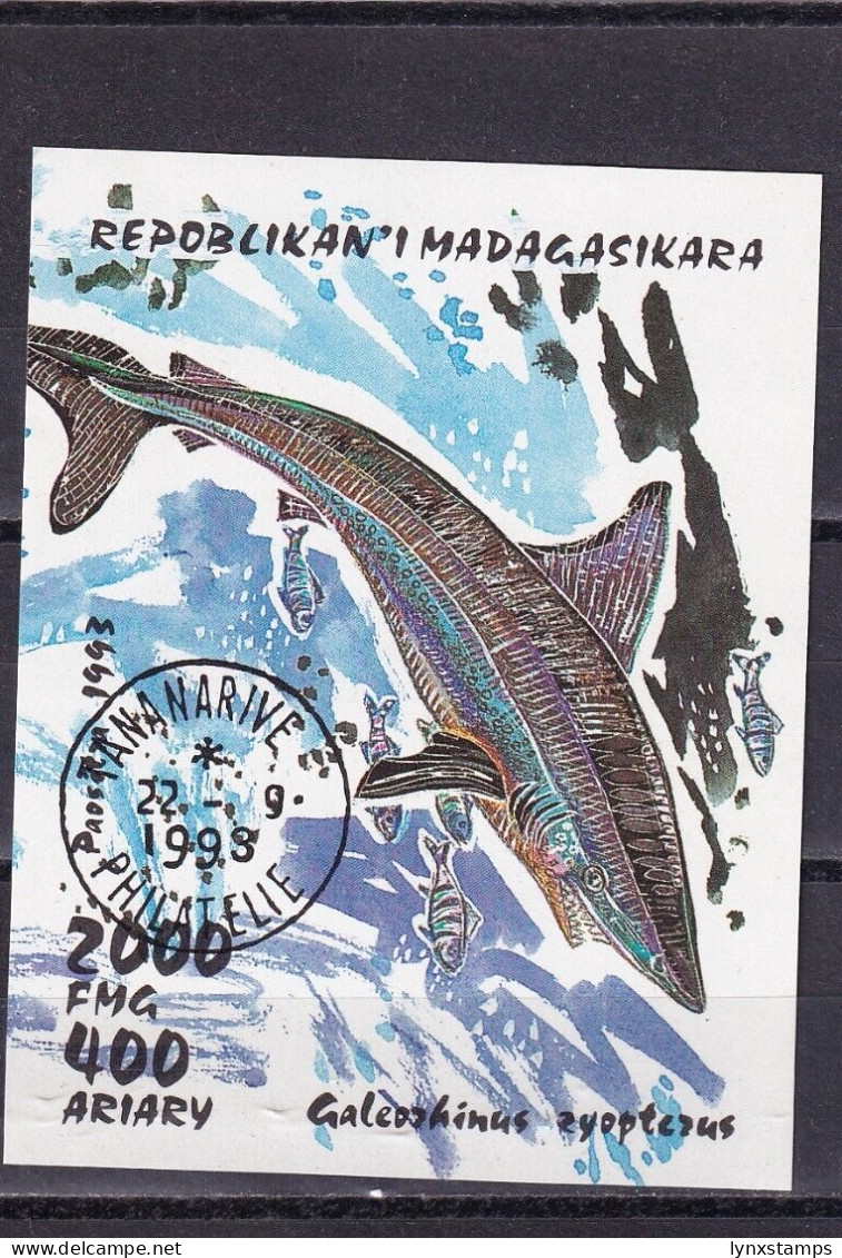 SA03 Madagascar 1993 Sharks Minisheet Imperforated - Madagascar (1960-...)
