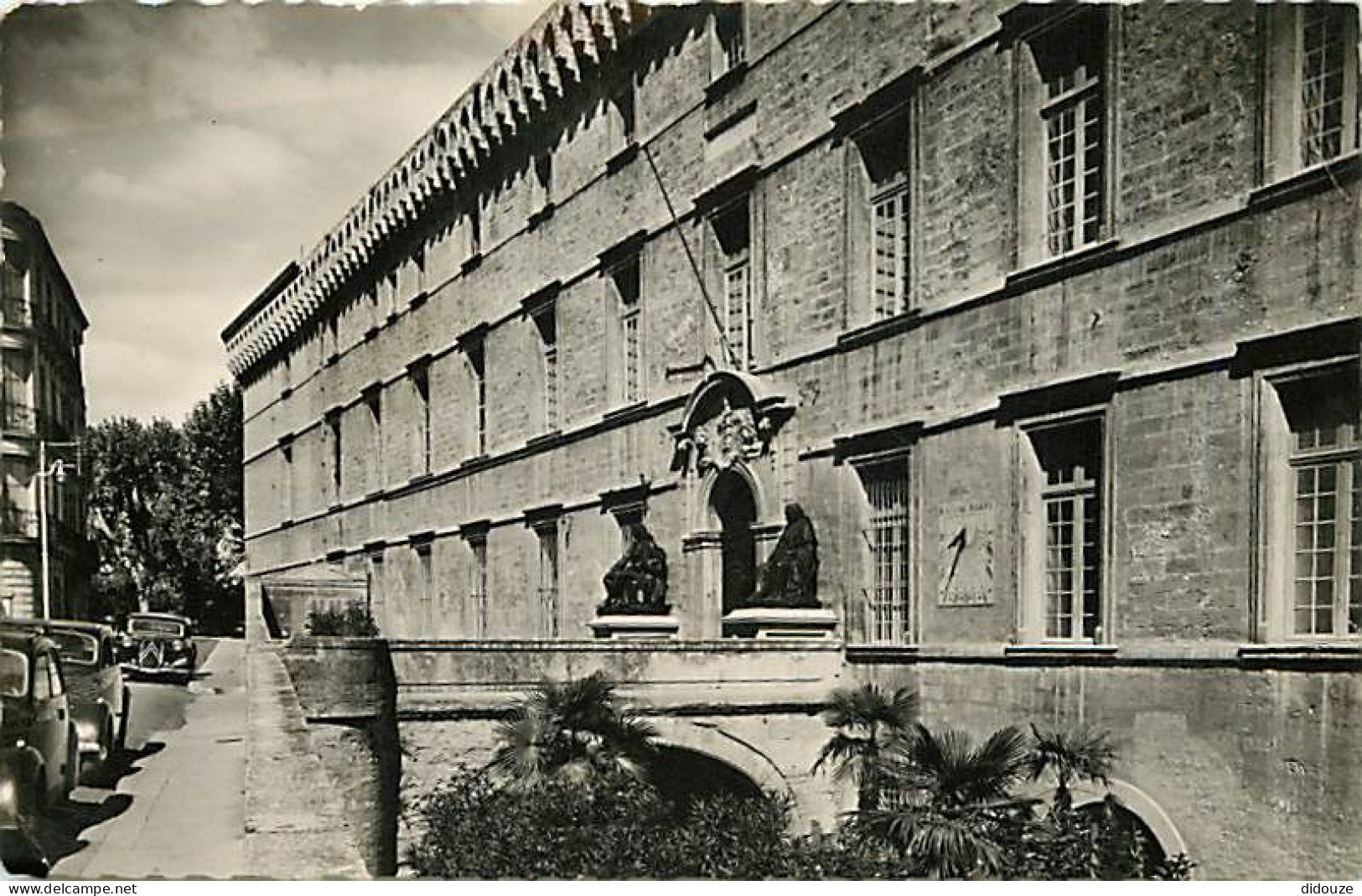 Automobiles - Montpellier - La Faculté De Médecine - CPSM Format CPA - Voir Timbre - Voir Scans Recto-Verso - Passenger Cars