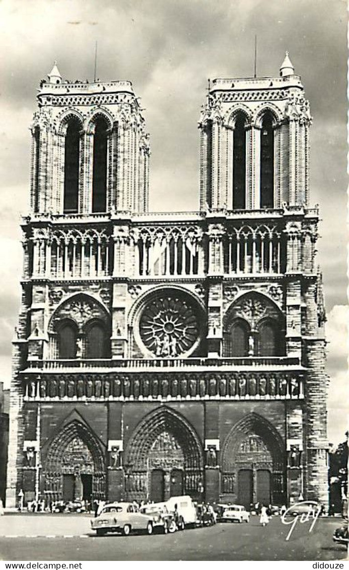 Automobiles - Paris - Cathédrale Notre Dame - CPSM Format CPA - Voir Scans Recto-Verso - Passenger Cars