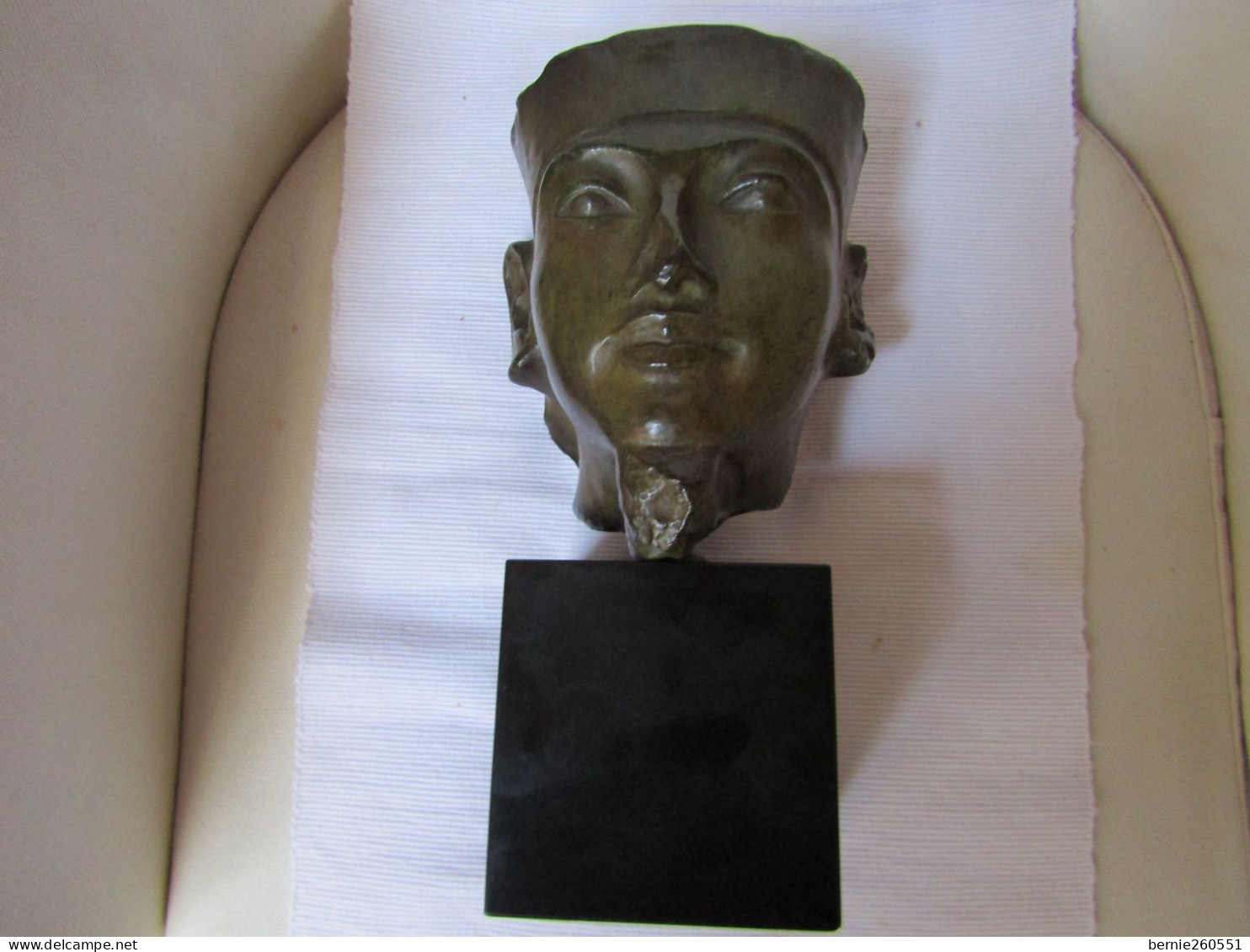 Formidable bronze sur socle marbre du masque de Néfertiti