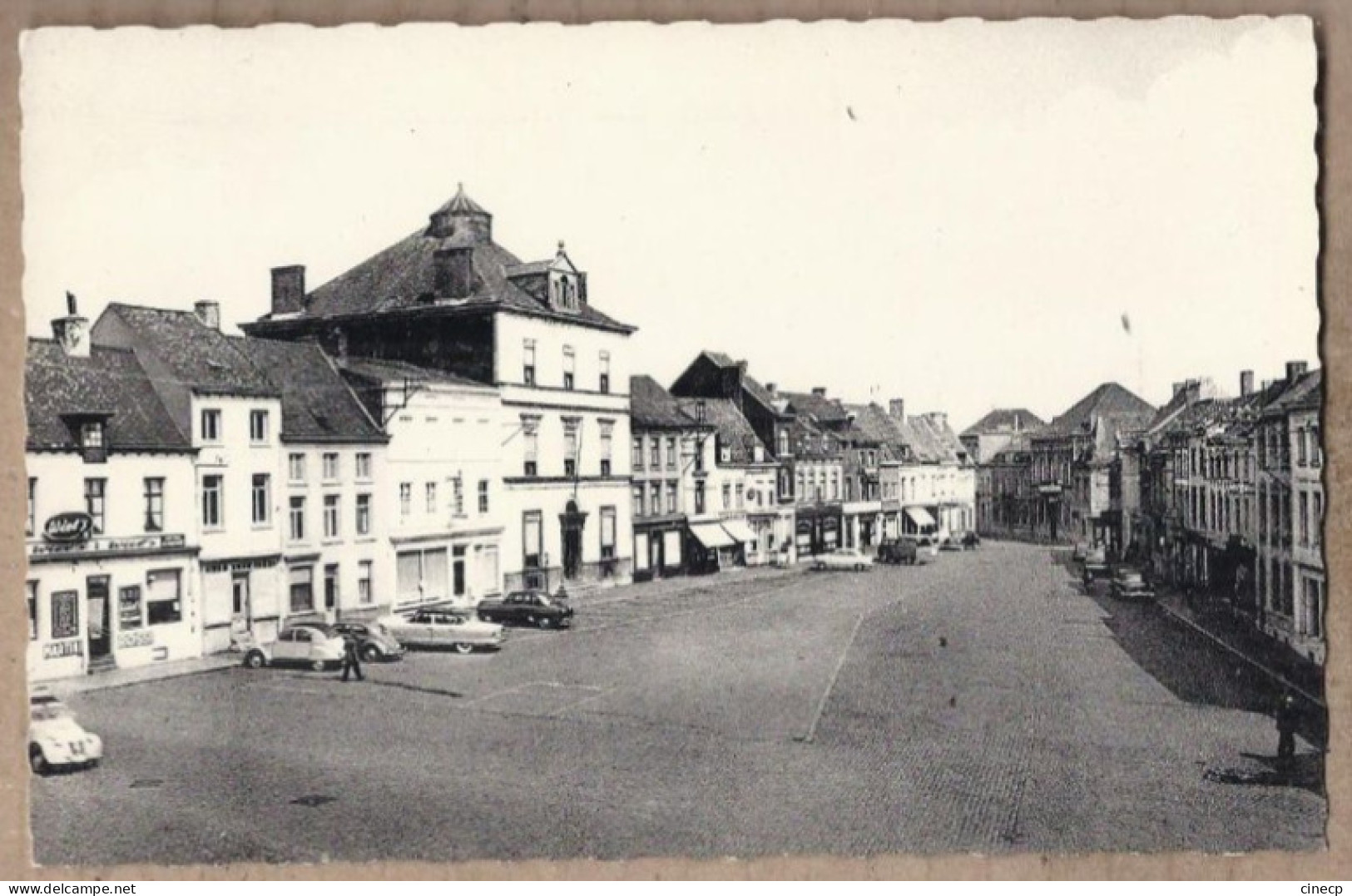 CPSM BELGIQUE - LESSINES - Grand ' Place - TB PLAN Centre Intérieur Village - TB AUTOMOBILES Dont 2 CV MAGASINS - Lessines