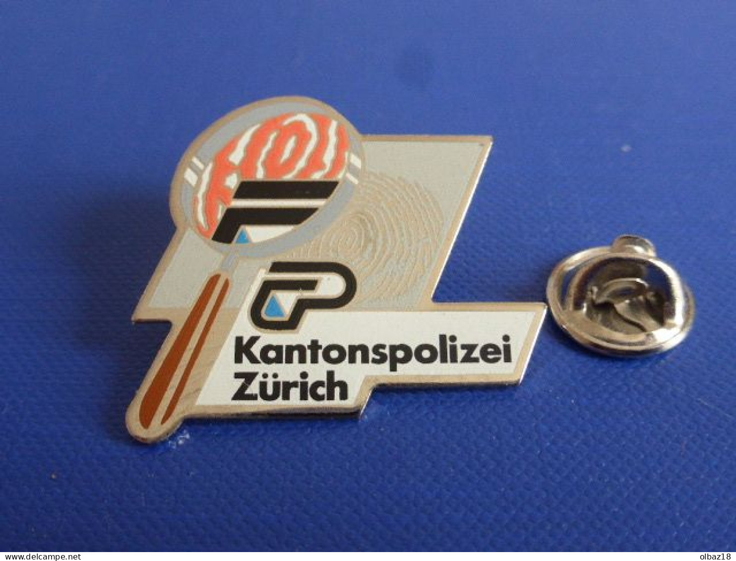 Pin's Police Suisse Zurich - Kantonspolizei - Policier Empreinte - Police Scientifique Loupe (KB14) - Politie