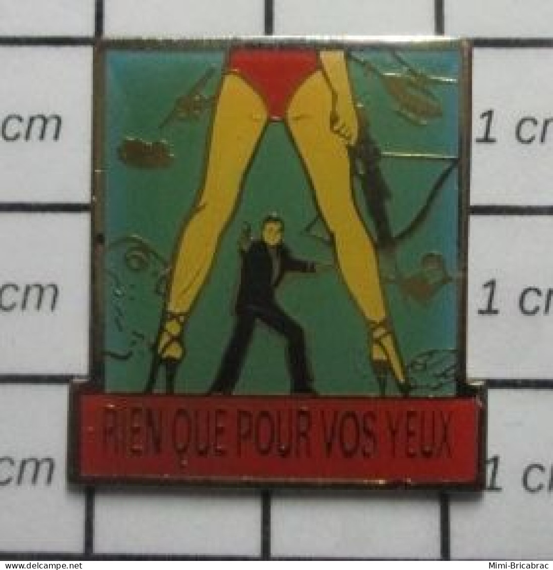 1920 Pin's Pins / Beau Et Rare / CINEMA / FILM JAMES BOND RIEN QUE POUR VOS YEUX ROGER MOORE - Cinema