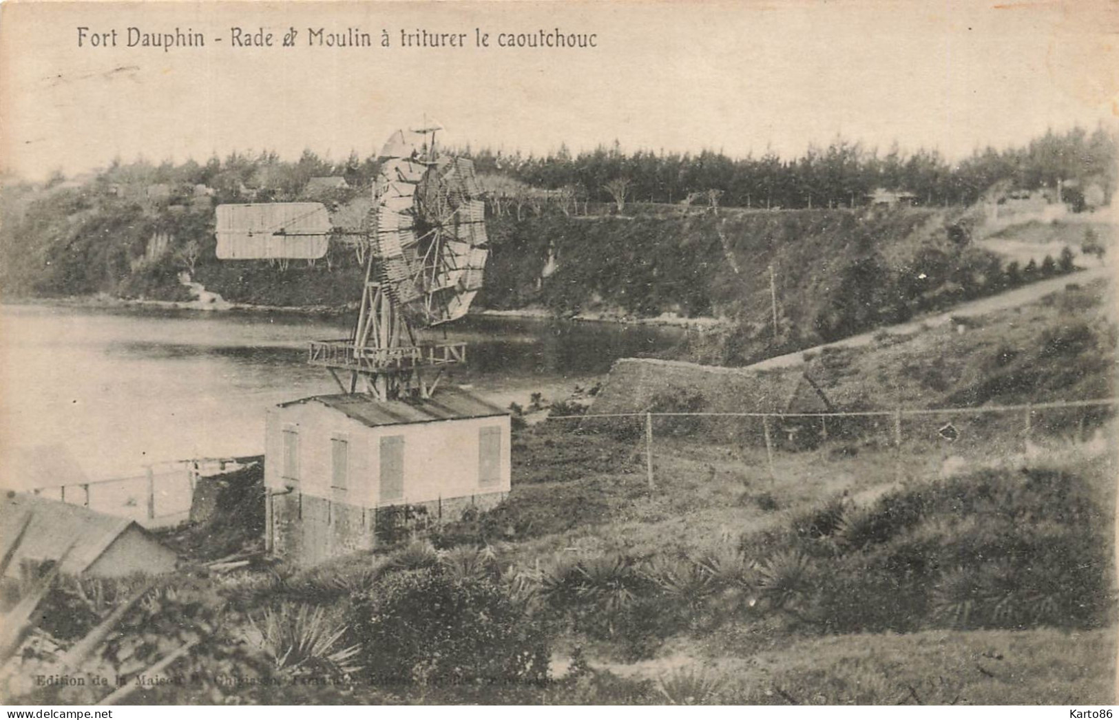 Fort Dauphin , Madagascar * Rade Et Moulin à Triturer Le Caoutchoux * Molen éolienne Vent - Madagascar