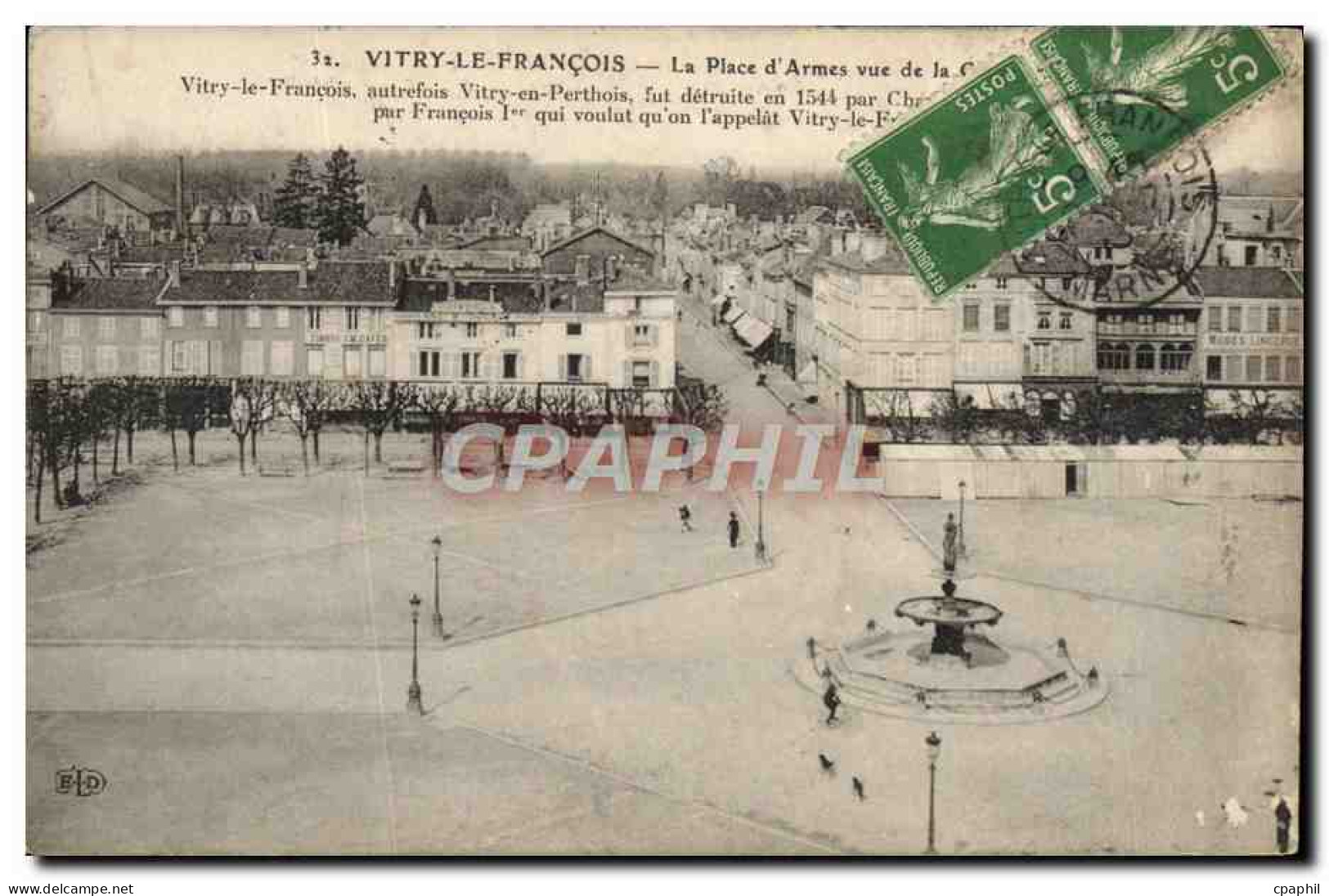 CPA Vitry Le Francois La Place D&#39Armes  - Vitry-le-François