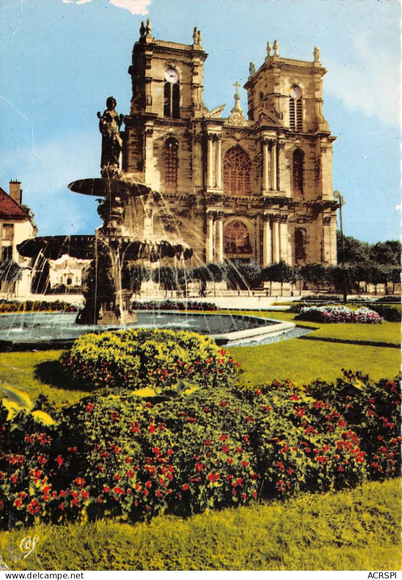 VITRY LE FRANCOIS L Eglise Notre Dame Et La Fontaine 3(scan Recto-verso) MA2260 - Vitry-le-François