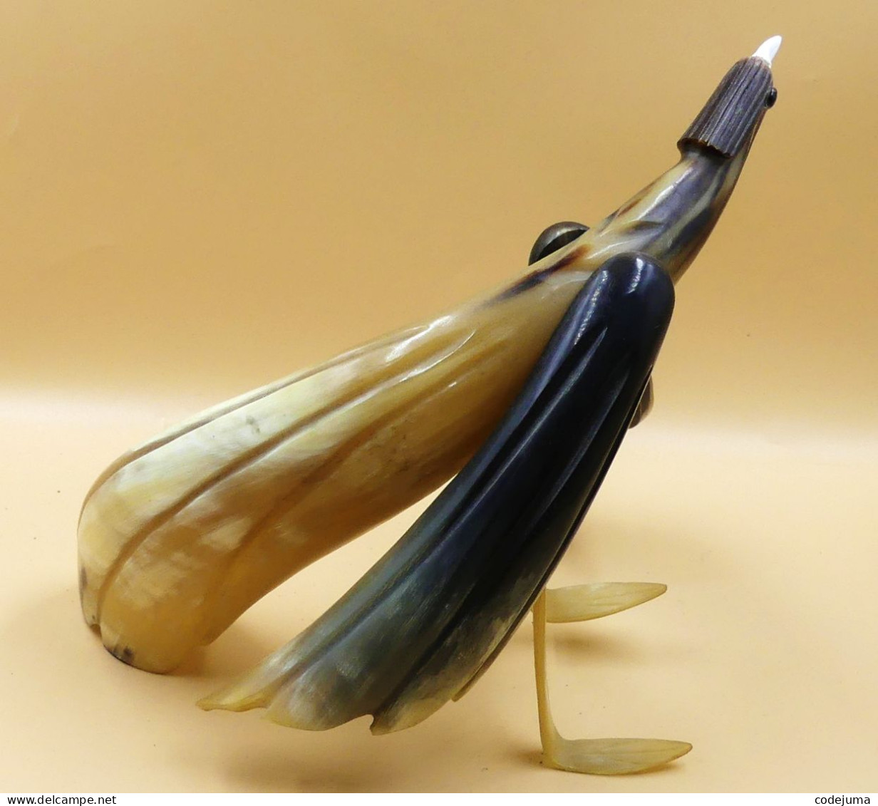 Statue oiseau en corne de buffle 34 cm
