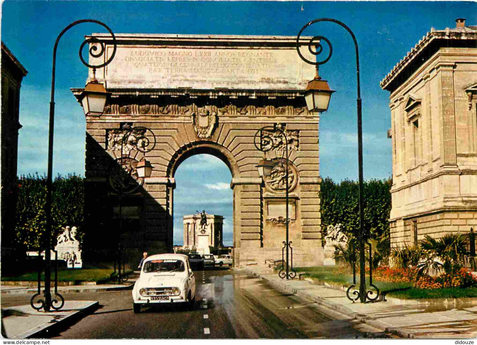 Automobiles - Montalivet Les Bains - L'Arc De Triomphe - CPM - Voir Scans Recto-Verso - Passenger Cars