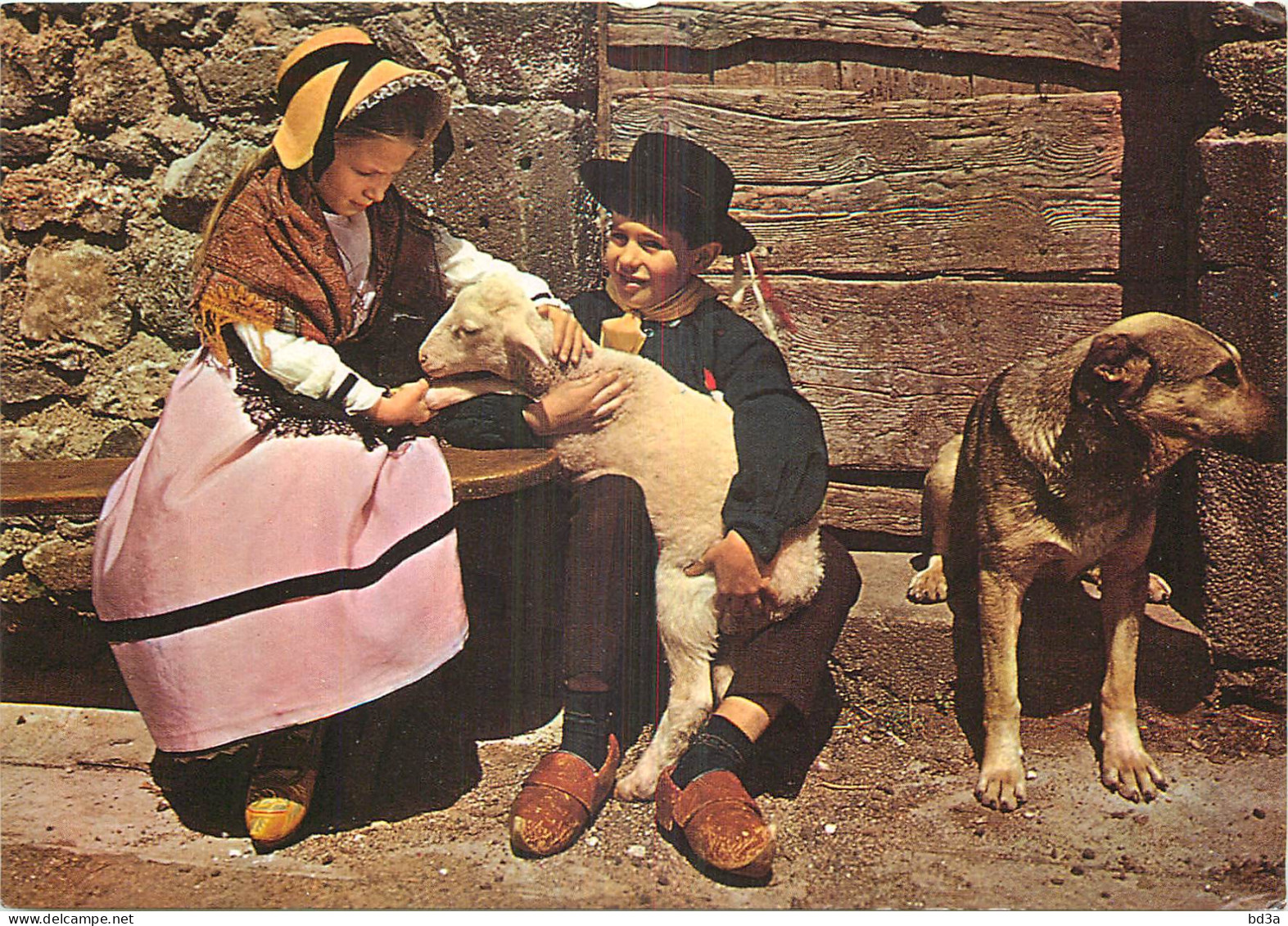 FOLKLORE - AUVERGNE - ENFANTS - People