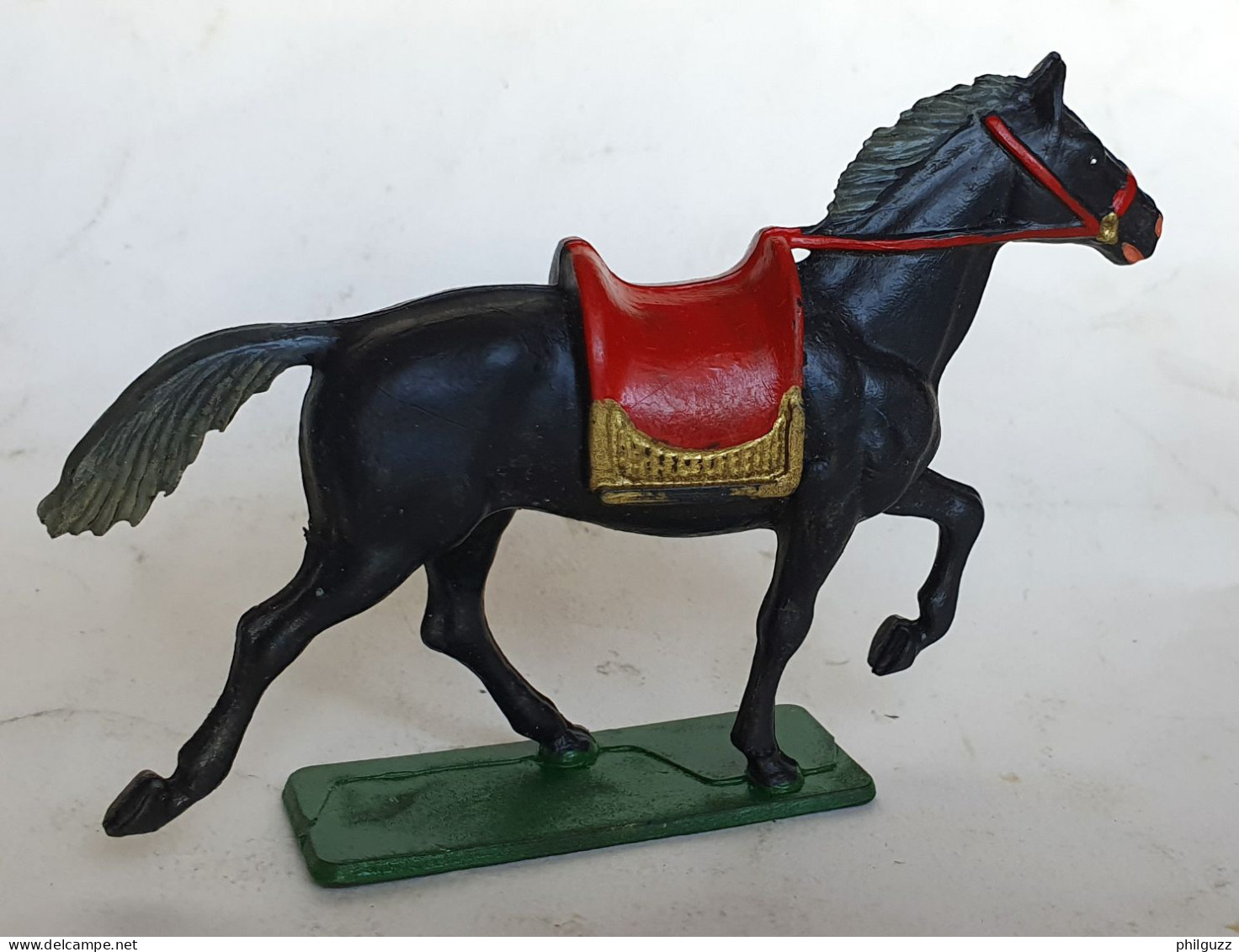 FIGURINE STARLUX CHEVAL MEDIEVAL ROBE NOIRE SELLE ROUGE 1966 - Starlux