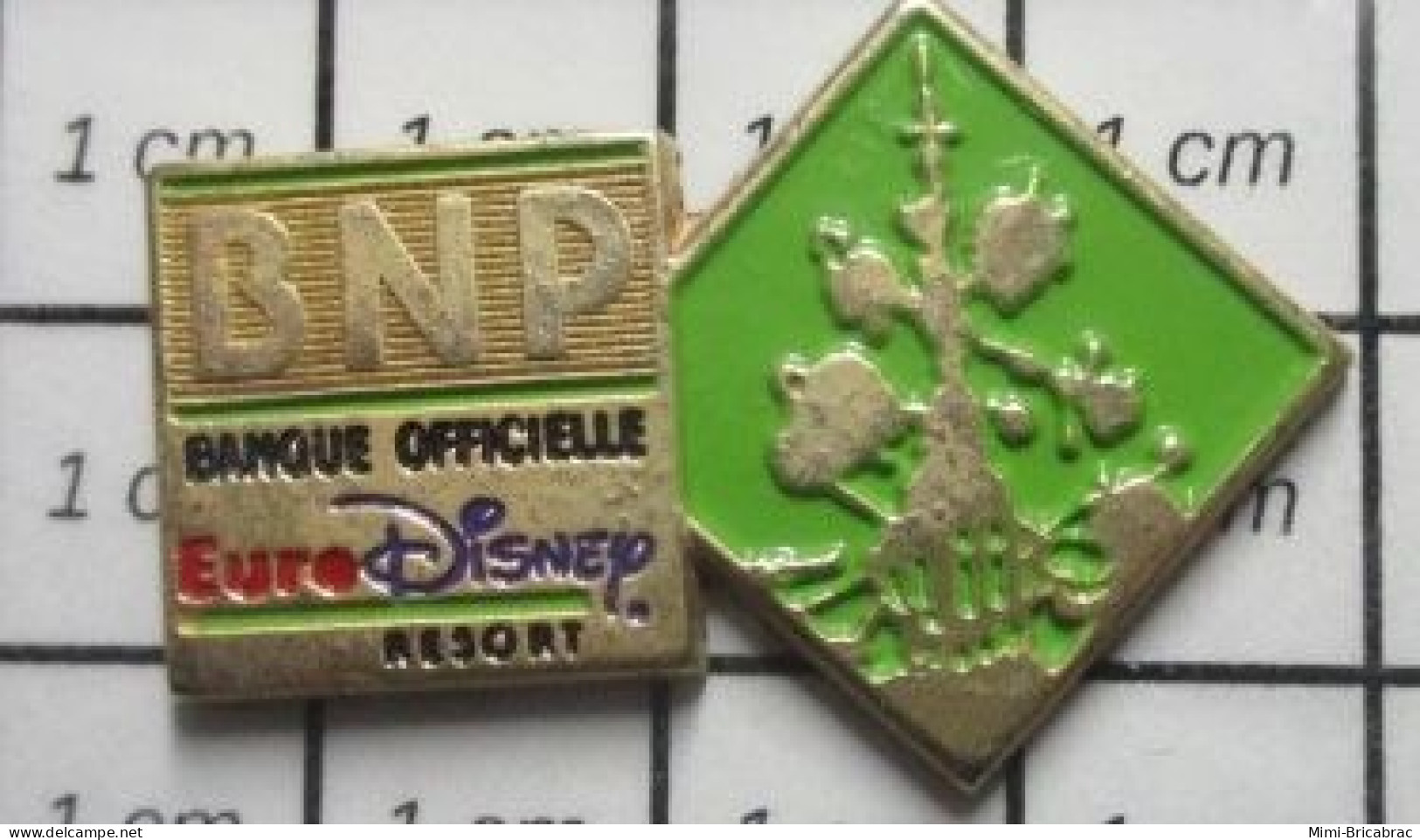 1920 Pin's Pins / Beau Et Rare / BANQUES / BNP BANQUE OFFICIELLE D'EURO DISNEY RESORT - Banks