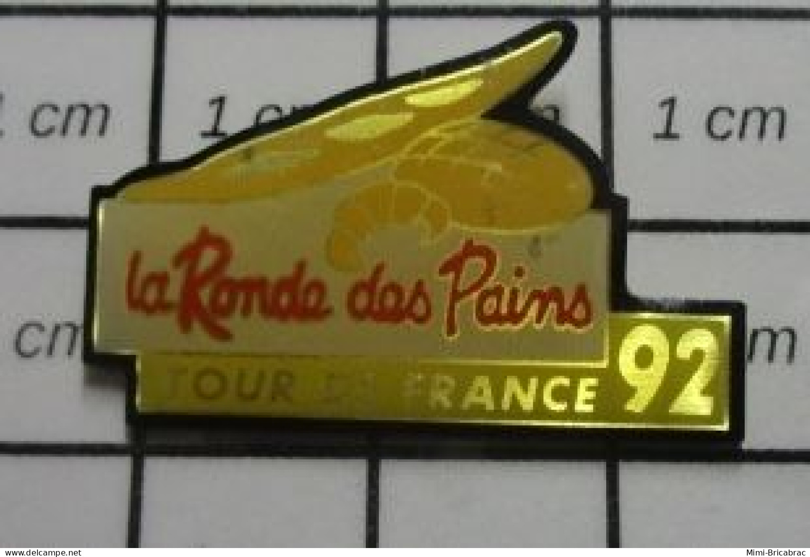 1920 Pin's Pins / Beau Et Rare / THEME : SPORTS / CYCLISME TOUR DE FRANCE 1992 LA RONDE DES PAINS Et Des Seringues !!! - Cycling