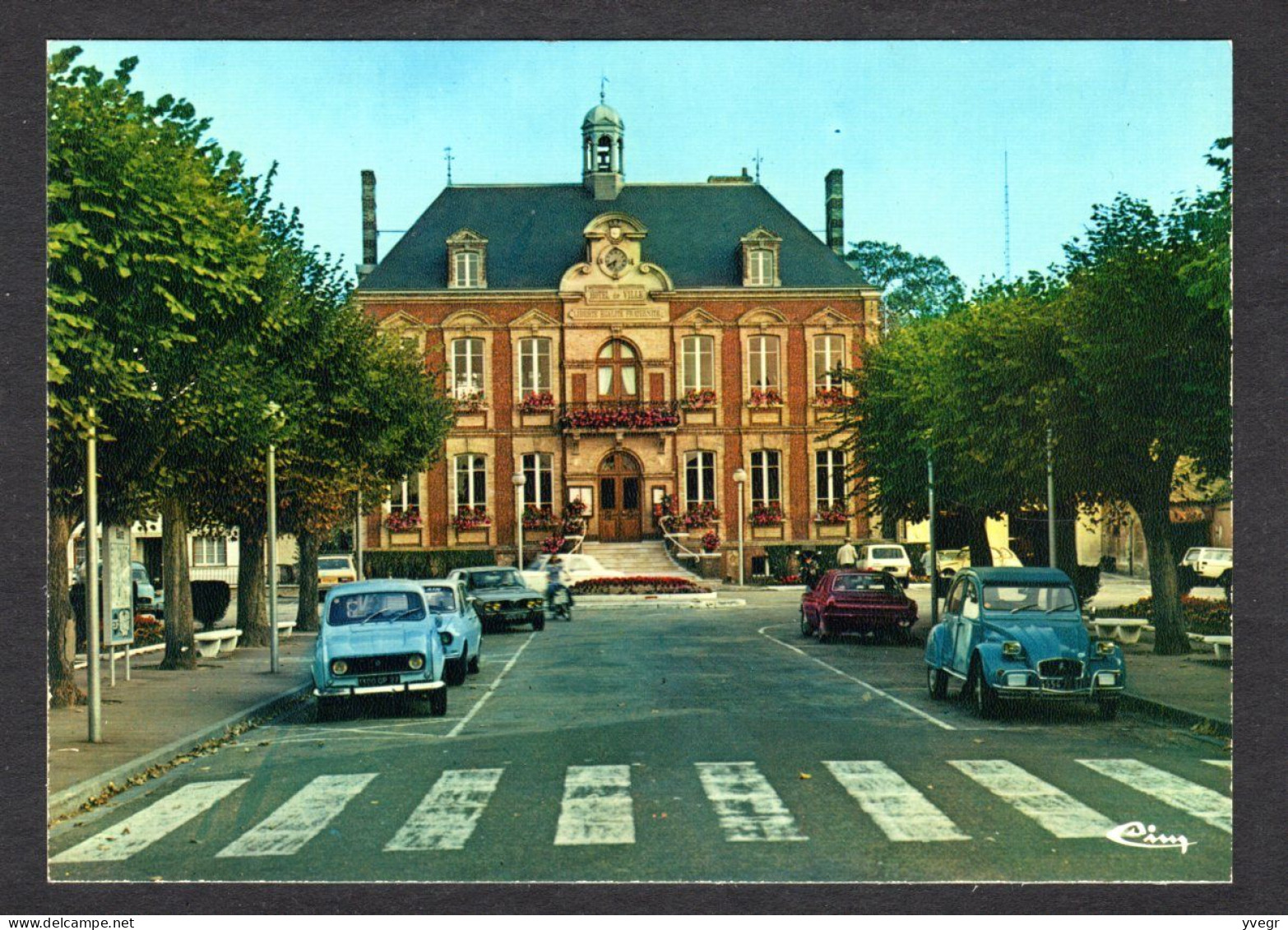 PACY-sur-EURE (27 Eure) L-Hôtel De Ville ( Voitures: 2 CV Citroën Et 4L Renault) - Pacy-sur-Eure