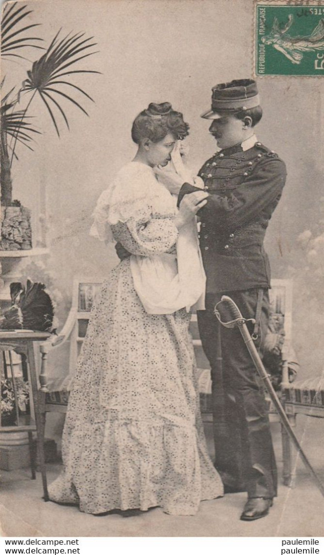 CPA  - CO 40   -  COUPLE FEMME ET MILITAIRE - Coppie