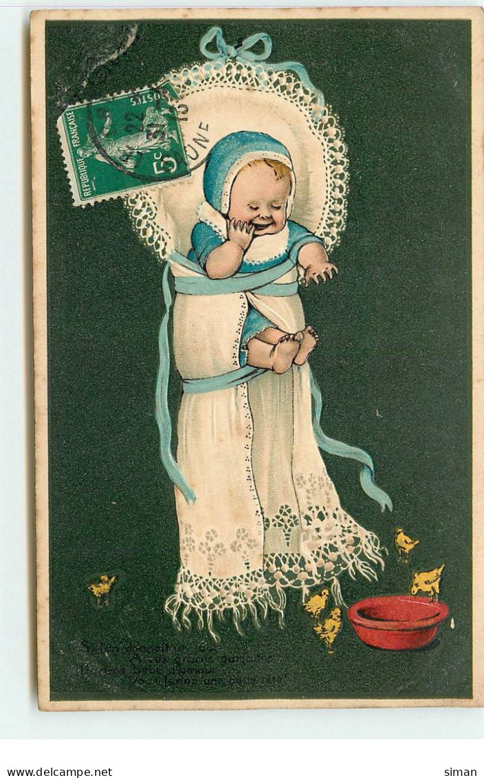 N°17142 - Carte Gaufrée - Bébé Dans Une Couverture - Babies