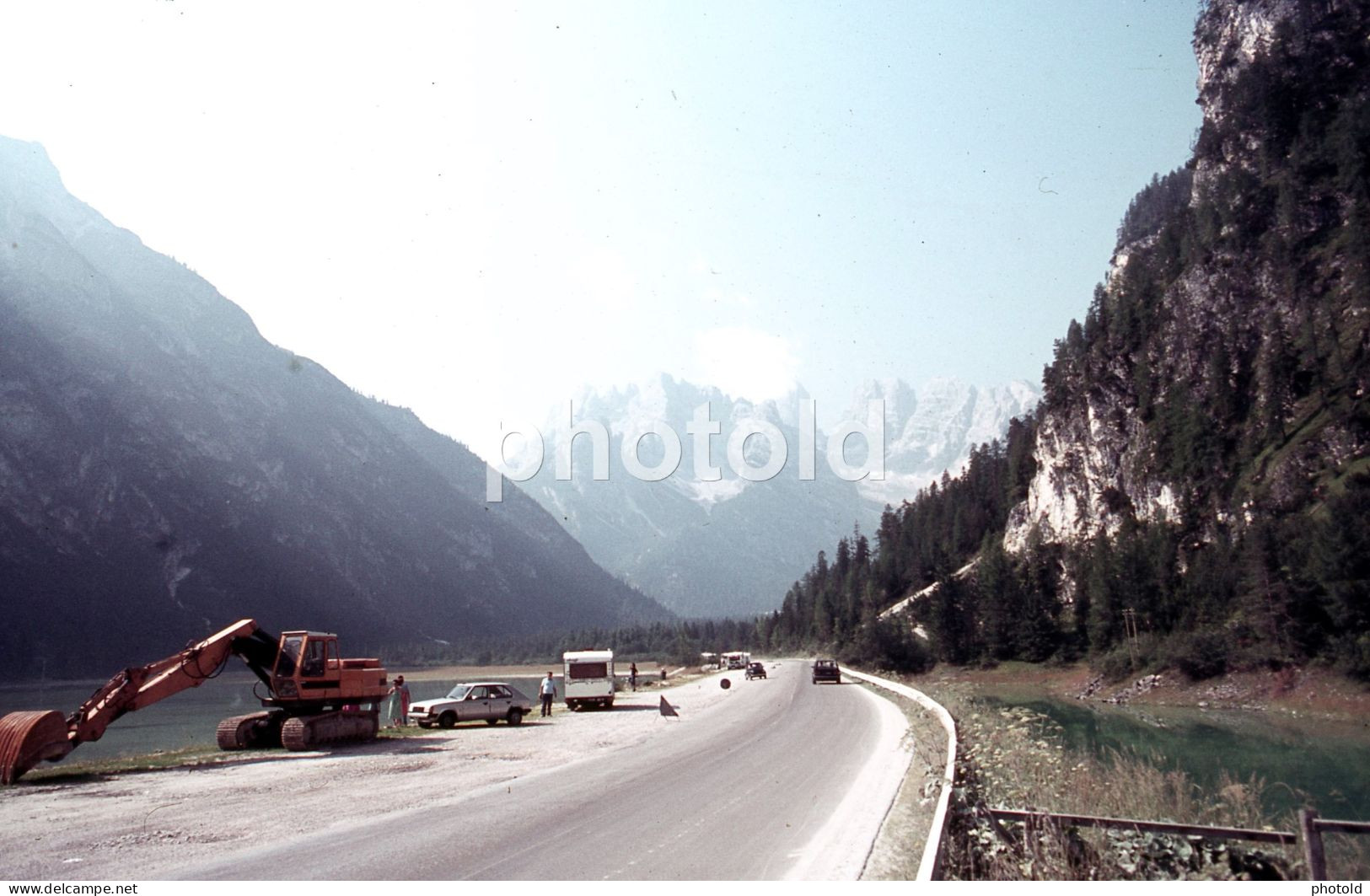 2 SLIDES SET 1984 OPEL MANTA BERNE SUISSE SWITZERLAND AMATEUR 35mm DIAPOSITIVE SLIDE Not PHOTO No FOTO NB3945 - Diapositives (slides)