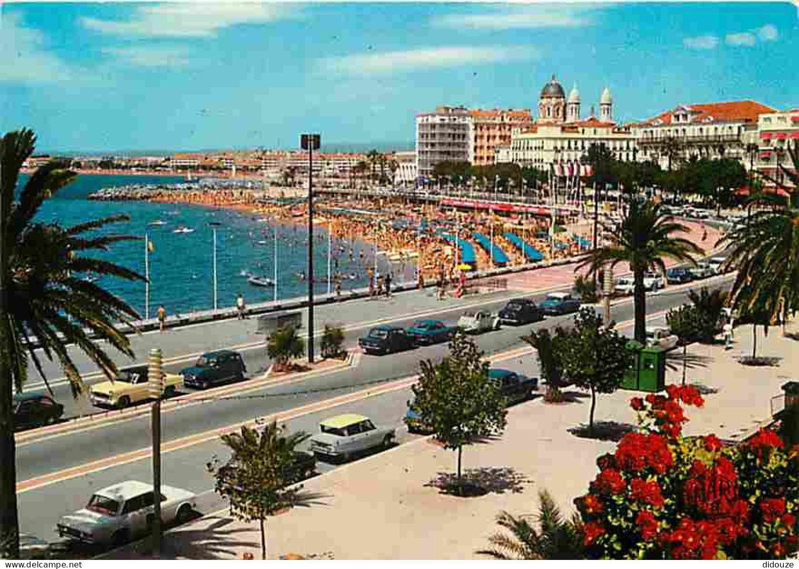 Automobiles - Saint Raphael - Le Boulevard Félix Martin Et La Plage - CPM - Voir Scans Recto-Verso - Passenger Cars