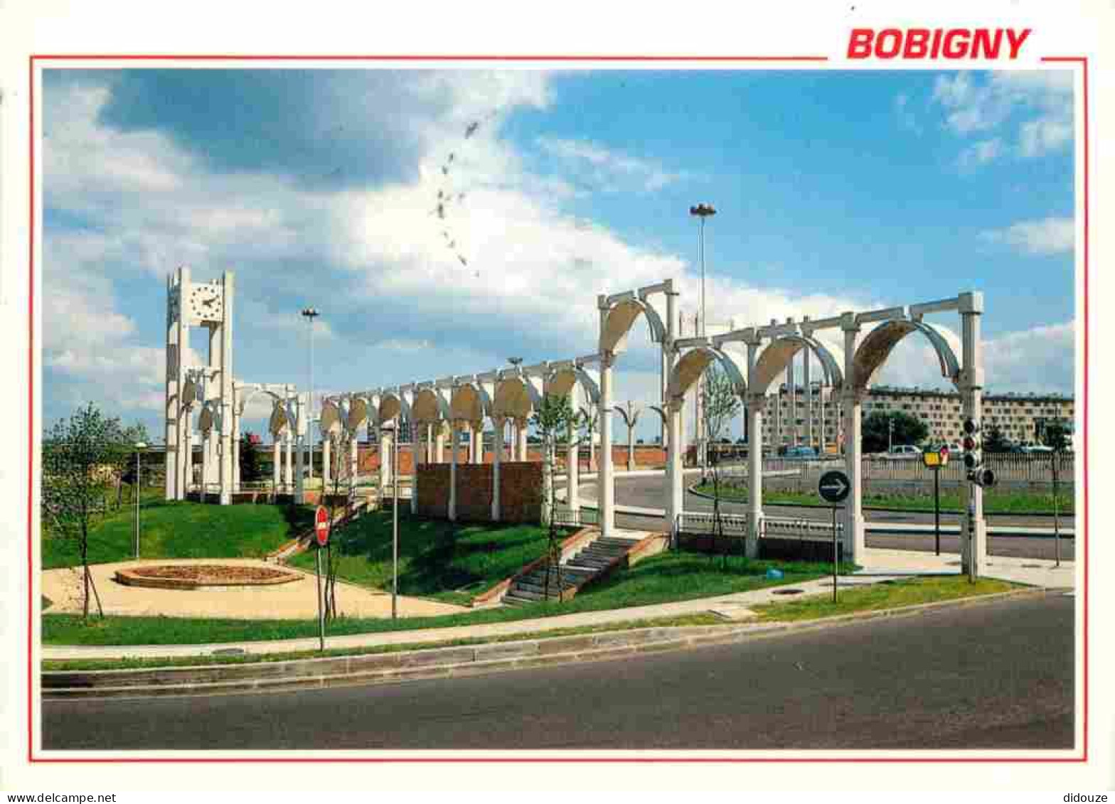93 - Bobigny - Bondy - Place Saint-Just - Horloge - CPM - Voir Scans Recto-Verso - Bobigny