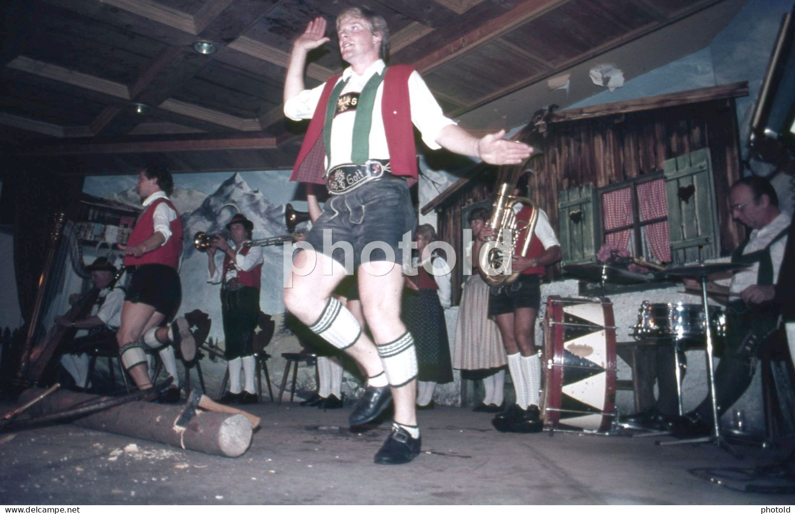 4 SLIDES SET 1980s COSTUME FOLK DANCE AUSTRIA AMATEUR 35mm DIAPOSITIVE SLIDE Not PHOTO No FOTO NB3956 GAY INTEREST - Diapositives