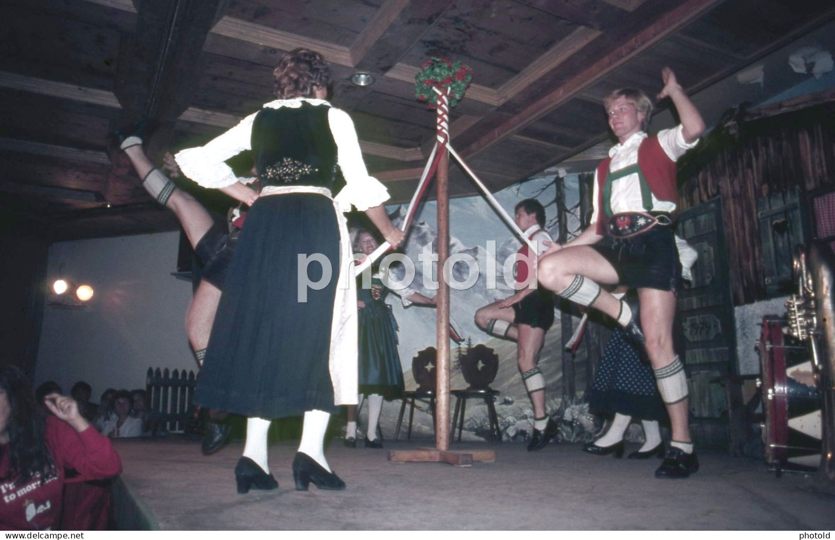 4 SLIDES SET 1980s COSTUME FOLK DANCE AUSTRIA AMATEUR 35mm DIAPOSITIVE SLIDE Not PHOTO No FOTO NB3956 GAY INTEREST - Diapositives