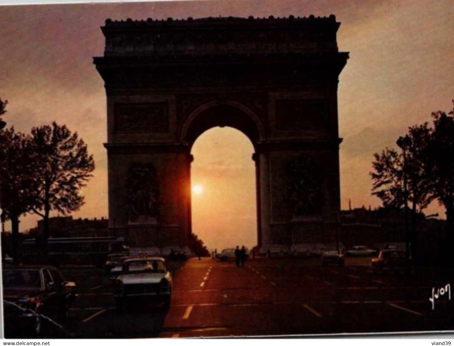 Arc De Triomphe De L'Etoile. -  Au Crépuscule - Arc De Triomphe