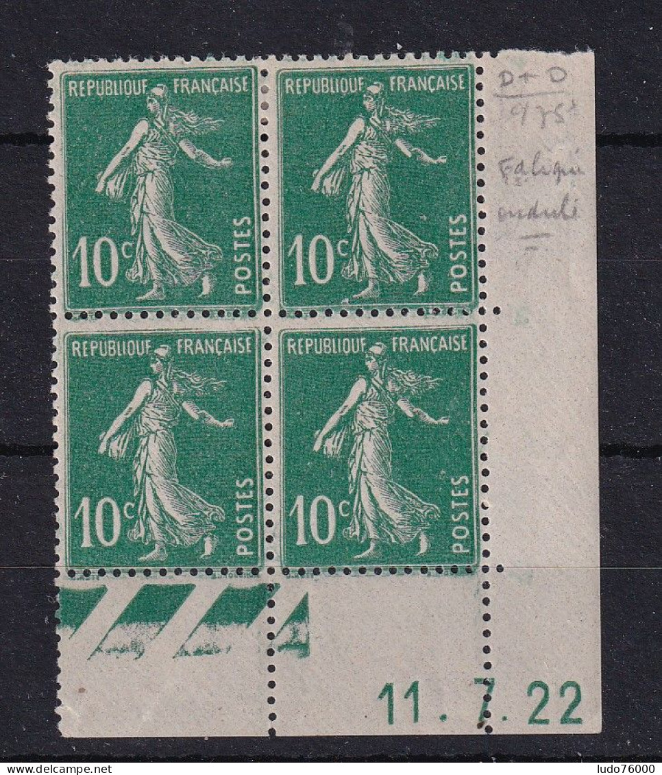 D 777 / LOT N° 159 BLOC DE 4 COIN DATE NEUF** COTE 15€ - Collections