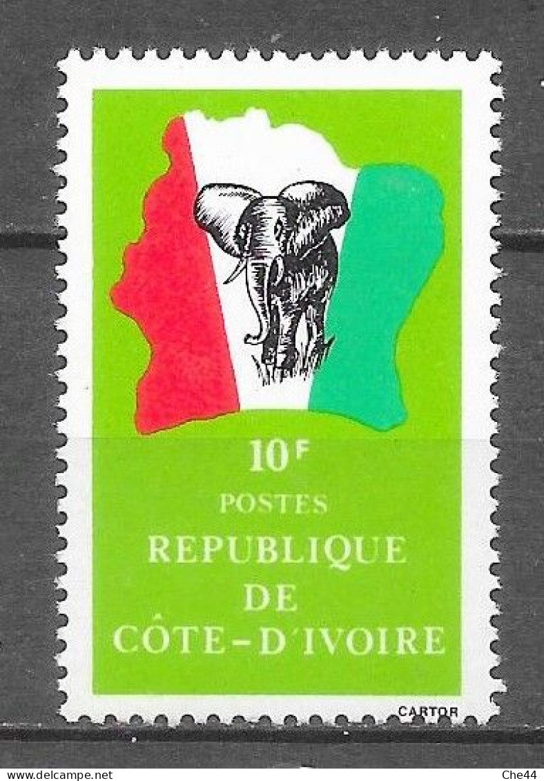 Éléphant Devant La Carte De La Côte D’Ivoire : N°685 Chez YT. - Elefanti