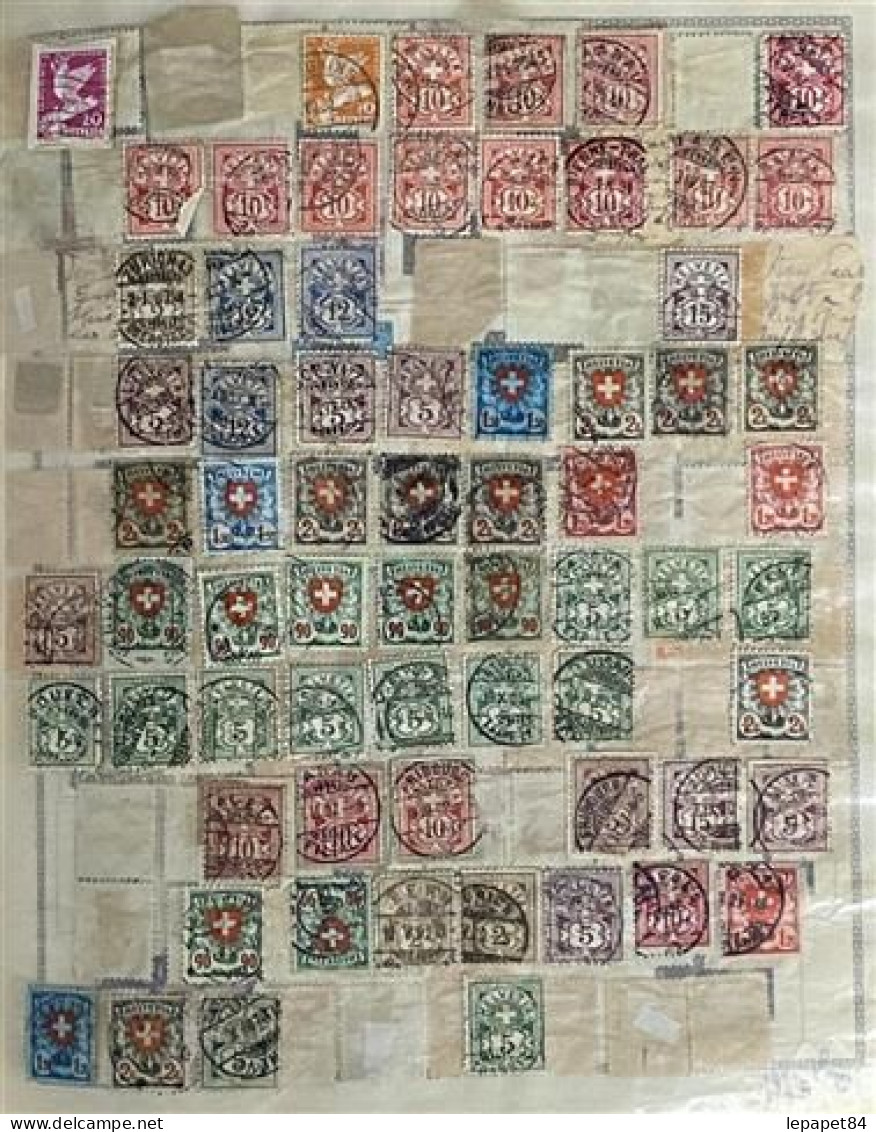 Gros album Monde Thiaude de plus de 350 pages - plusieurs milliers de timbres