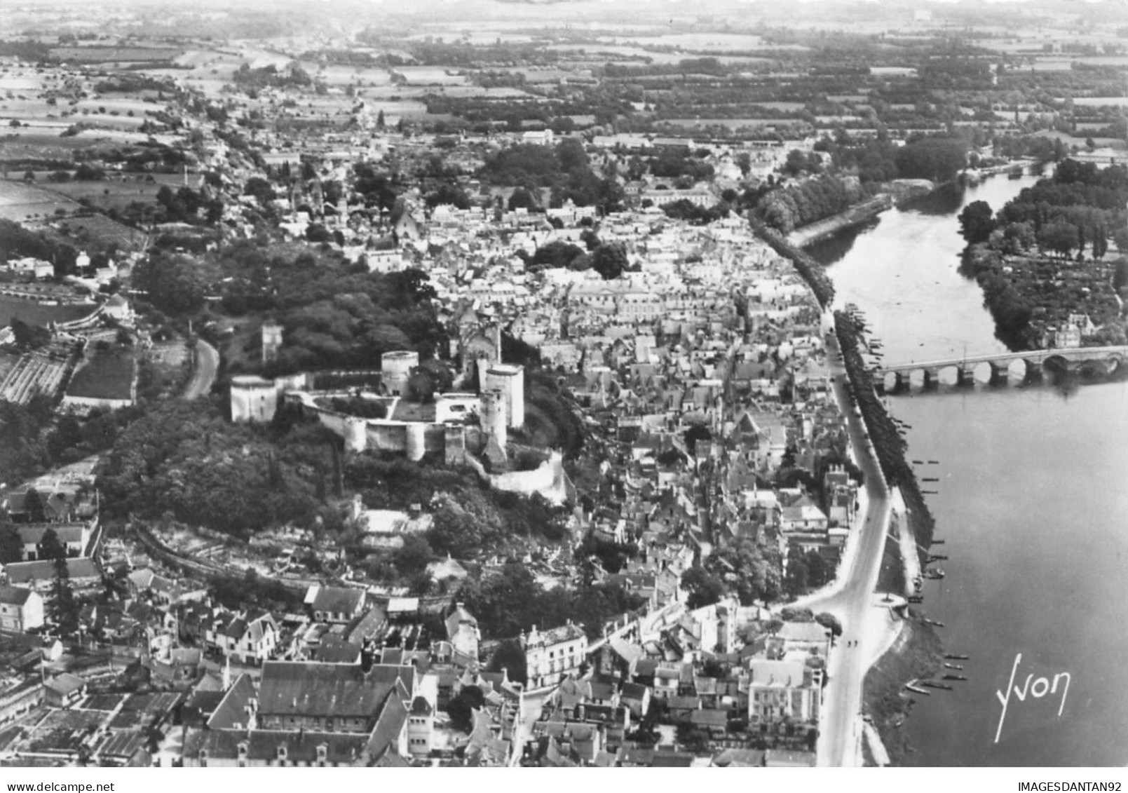 37 CHINON #MK53880 VUE AERIENNE DU CHATEAU - Chinon