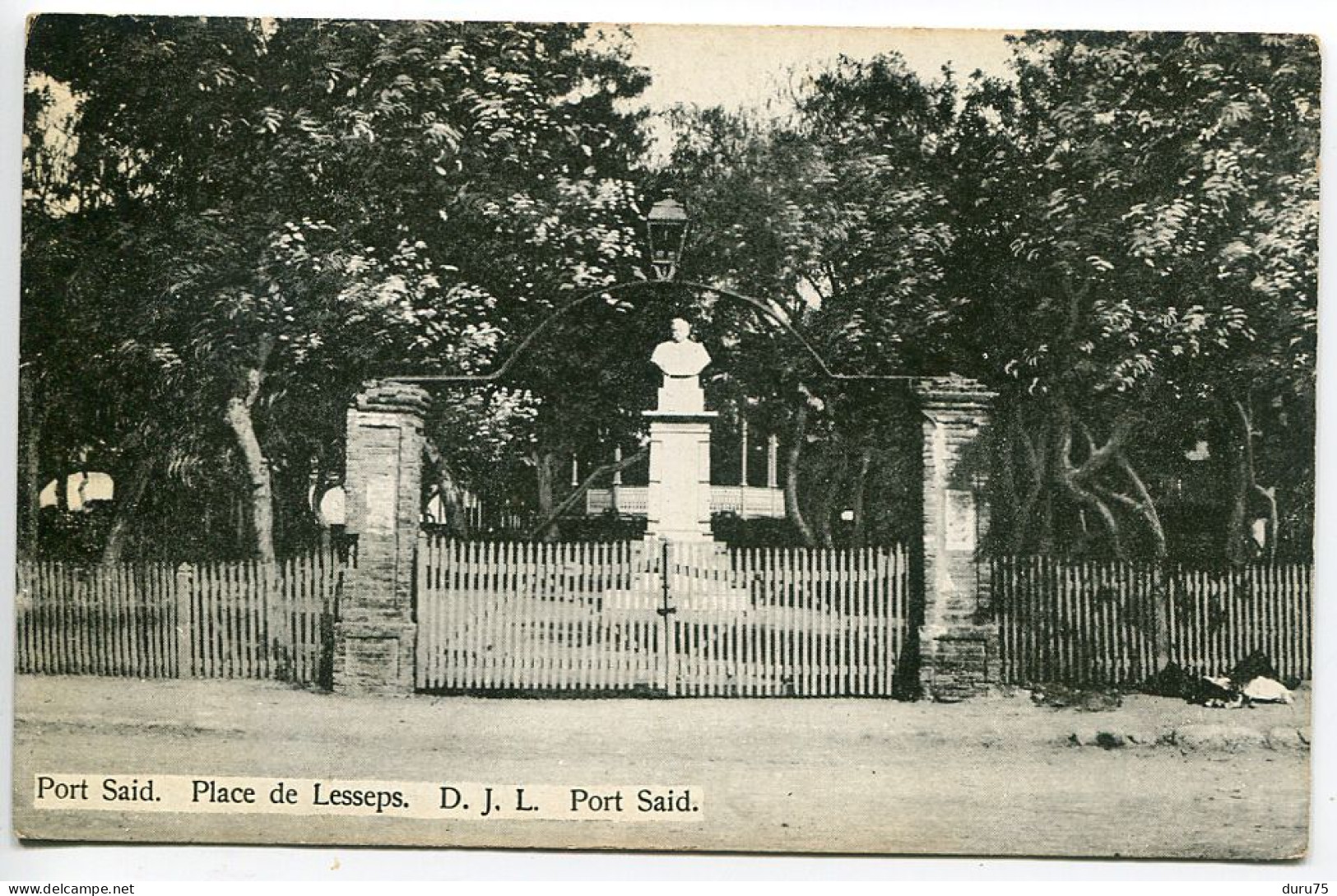 CPA Egypte - PORT SAID Place De Lesseps ( Monument Statue ) Non écrite * Edition D.J.L. - Port-Saïd