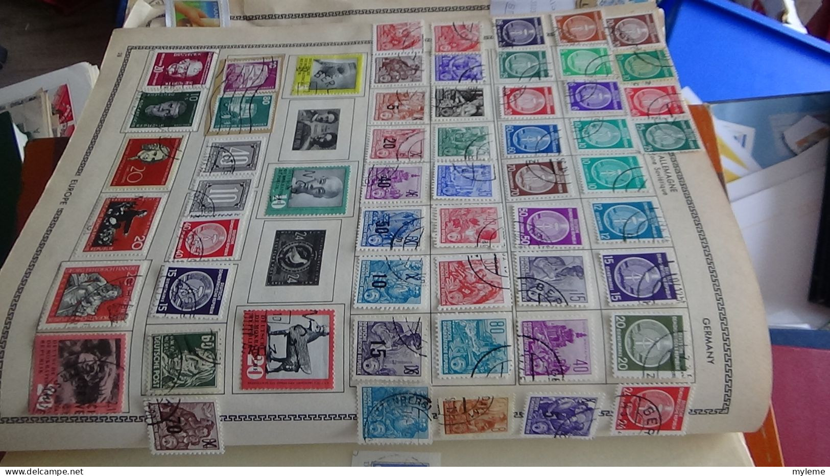 AZ146 Album de timbres oblitérés (toutes les photo n'ont pas été prises + plaquette de timbres ** de France. A saisir !!