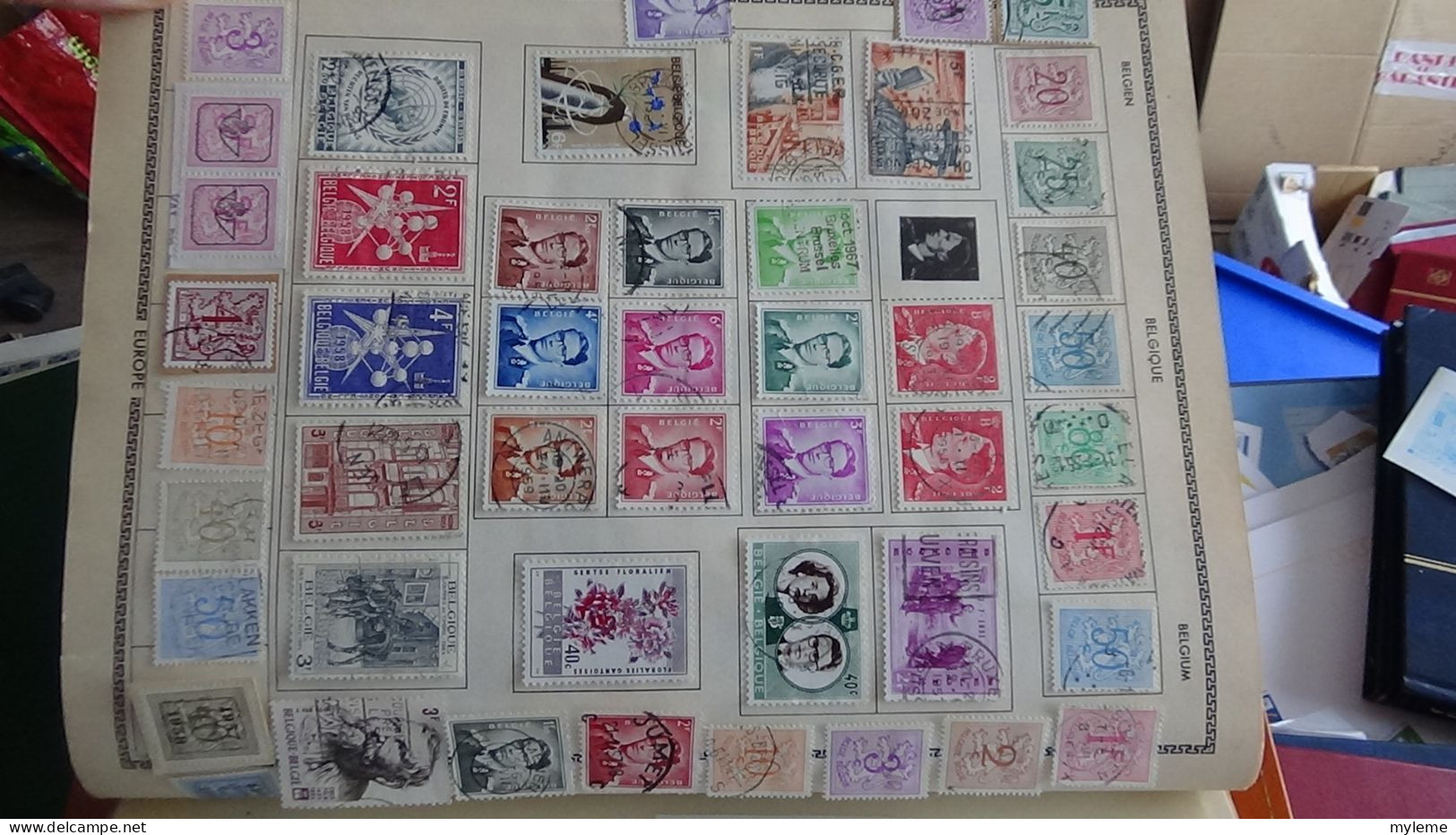 AZ146 Album de timbres oblitérés (toutes les photo n'ont pas été prises + plaquette de timbres ** de France. A saisir !!