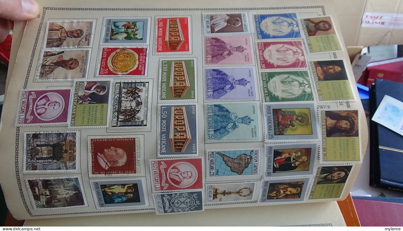 AZ146 Album de timbres oblitérés (toutes les photo n'ont pas été prises + plaquette de timbres ** de France. A saisir !!