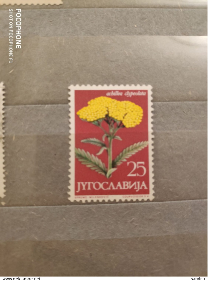 Yugoslavia	Flowers (F85) - Unused Stamps