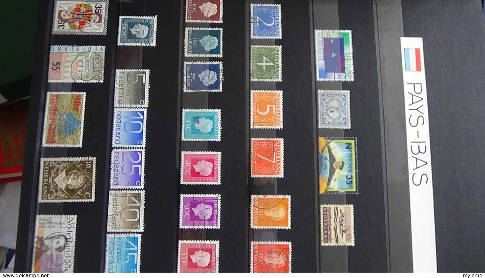 AZ147 Album de timbres oblitérés et *de divers pays + plaquette de timbres ** de France. A saisir !!