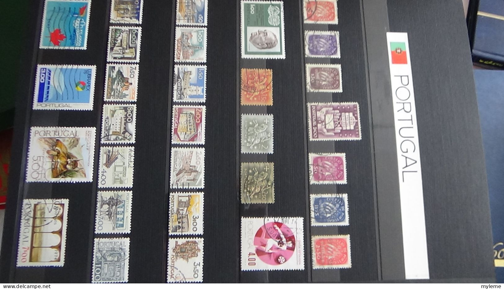 AZ147 Album de timbres oblitérés et *de divers pays + plaquette de timbres ** de France. A saisir !!