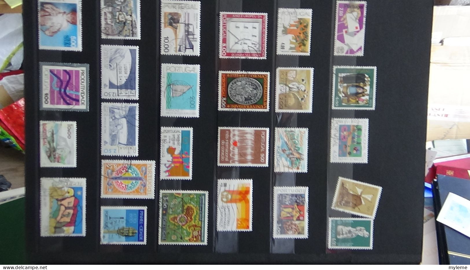 AZ147 Album de timbres oblitérés et *de divers pays + plaquette de timbres ** de France. A saisir !!