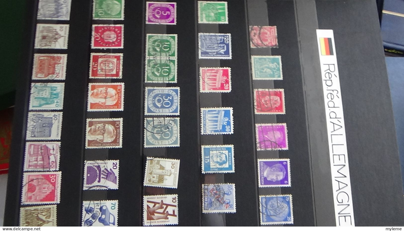 AZ147 Album de timbres oblitérés et *de divers pays + plaquette de timbres ** de France. A saisir !!