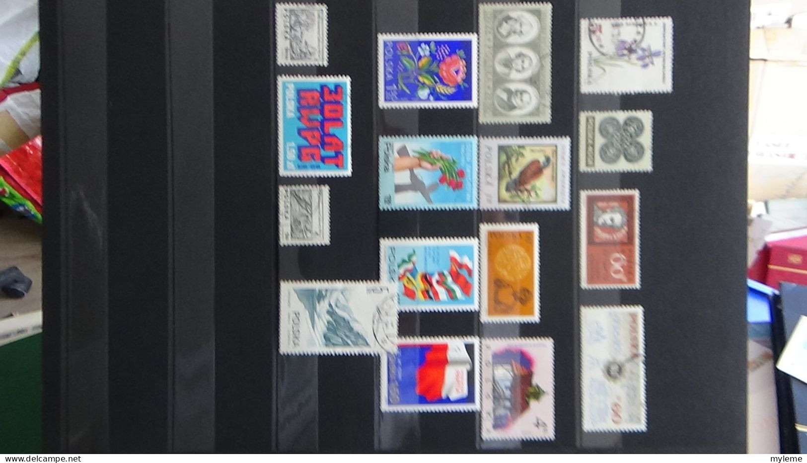 AZ147 Album de timbres oblitérés et *de divers pays + plaquette de timbres ** de France. A saisir !!