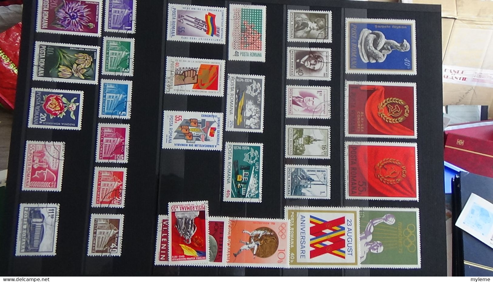 AZ147 Album de timbres oblitérés et *de divers pays + plaquette de timbres ** de France. A saisir !!