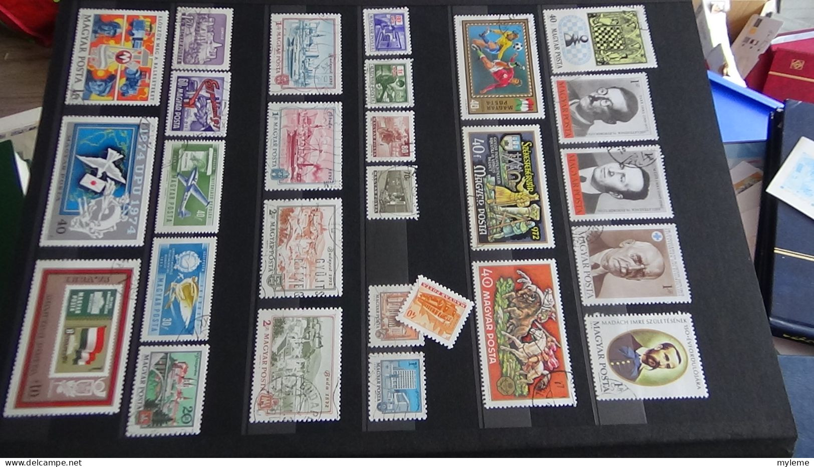 AZ147 Album de timbres oblitérés et *de divers pays + plaquette de timbres ** de France. A saisir !!